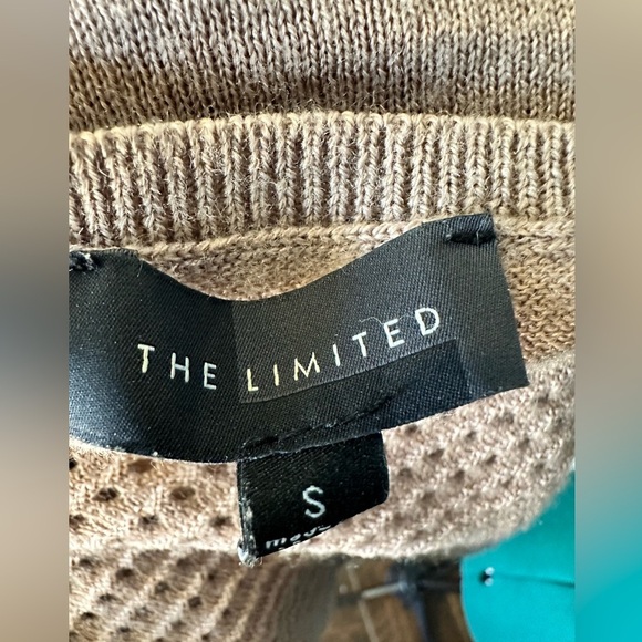 The Limited Merino Wool Blend, Light, tan mauve, V-Neck Sweater.  Size S - Picture 8 of 10